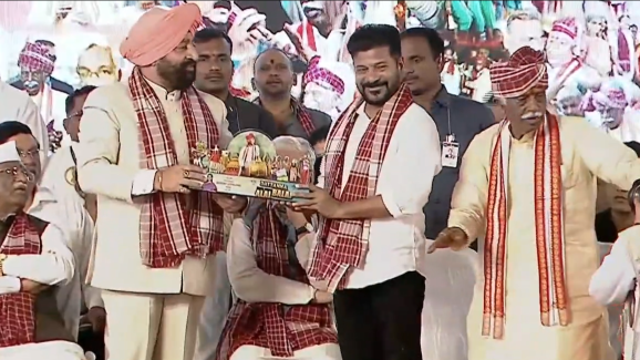 Nampally Alai Balai : ‘అలయ్ బలయ్’కి హాజరైన సీఎం రేవంత్ రెడ్డి… తెలంగాణ సాంప్రదాయలపై దిశానిర్దేశం
