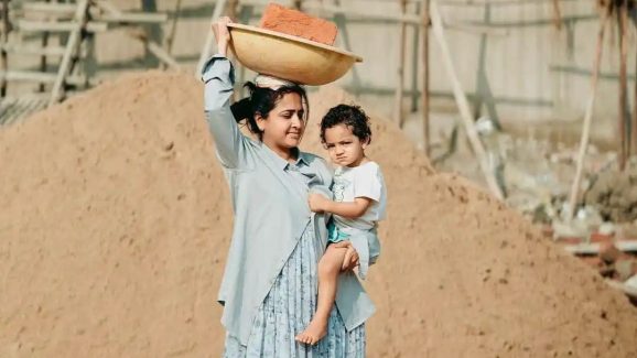 Lasya : కూలీగా యాంకర్ లాస్య.. అయ్యో పాపం ఏమైంది..?