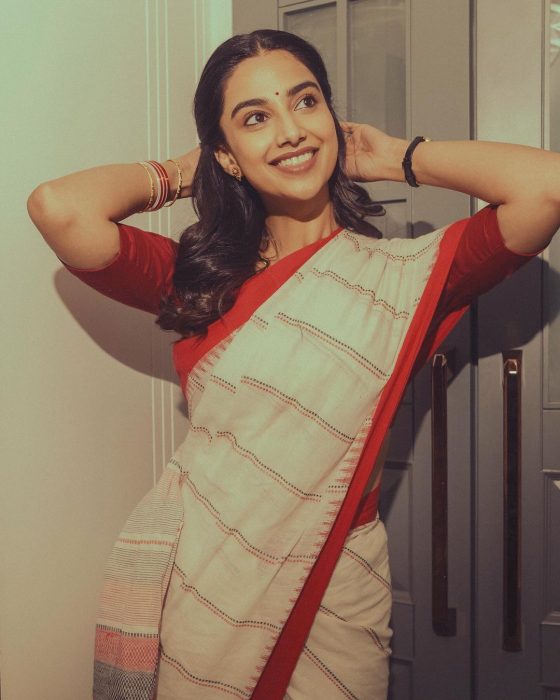 Meenakshichaudhary : చీరతోనే మురిపించేస్తున్న మట్కా బ్యూటీ