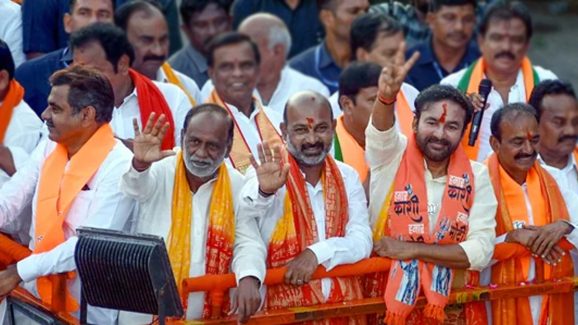 BJP Leaders: బీజేపీలో కేటీఆర్ చిచ్చు, రెండుగా చీలిన నేతలు