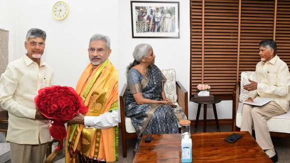 CM Chandrababu Delhi tour: సీతారామన్, జైశంకర్‌తో సీఎం చంద్రబాబు భేటీ, పన్నులు, ఇమ్మిగ్రేషన్, సింగపూర్ సహకారంపై చర్చ
