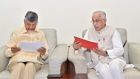 CM Chandrababu: గవర్నర్‌తో సీఎం చంద్రబాబు భేటీ..అక్కడే మాజీ రాష్ట్రపతి, ఎందుకు?