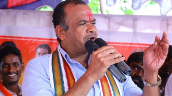 Komatireddy Venkat reddy: కేసుల నుండి బ‌య‌ట‌ప‌డేందుకే ఢిల్లీకి.. కేటీఆర్ టూర్ పై కోమ‌టిరెడ్డి!