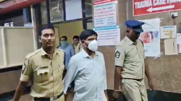 Varra Ravindra Reddy: ష‌ర్మిల‌, సునీత‌, విజ‌య‌మ్మ‌పై అనుచిత పోస్టులు పెట్టాం.. రిమాండ్ రిపోర్ట్ లో వ‌ర్రా ర‌వీంద్ర రెడ్డి!