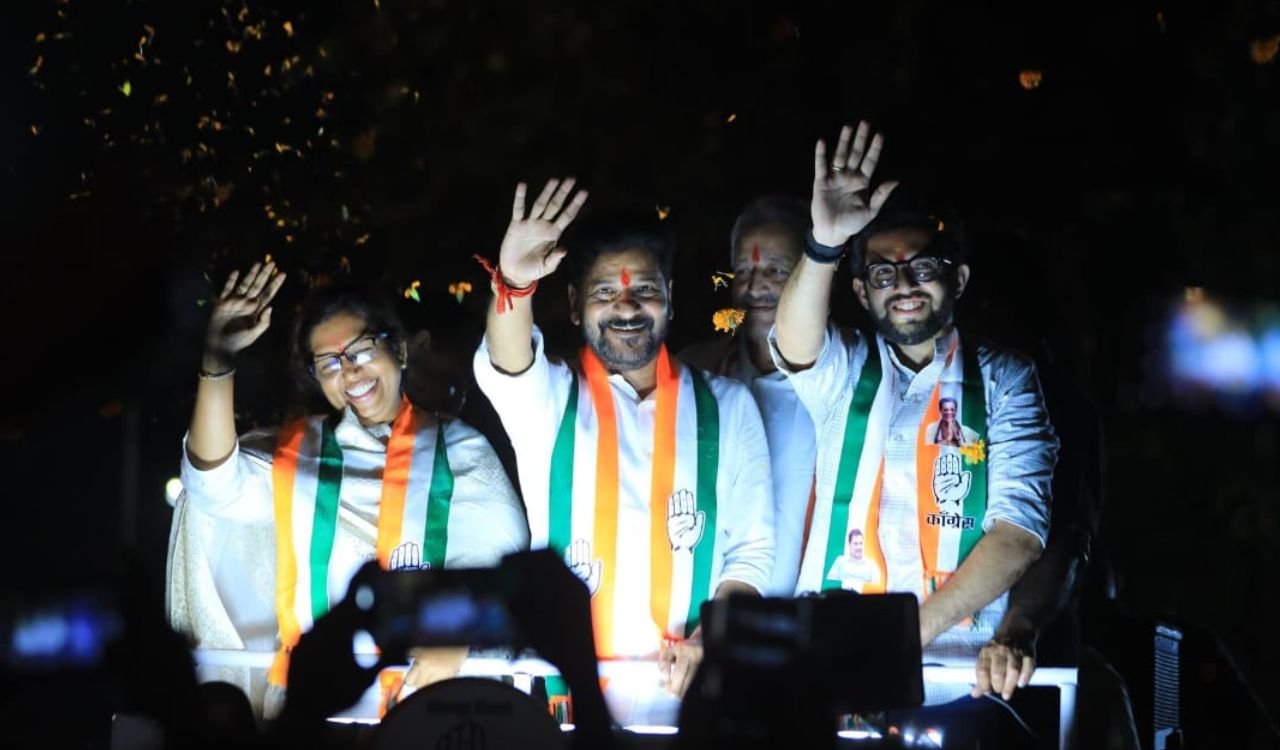 Cm Revanth Reddy: ముంబాయిలో సీఎం రేవంత్ రోడ్ షో.. భారీ క‌టౌట్ ల‌తో ఘ‌న స్వాగ‌తం