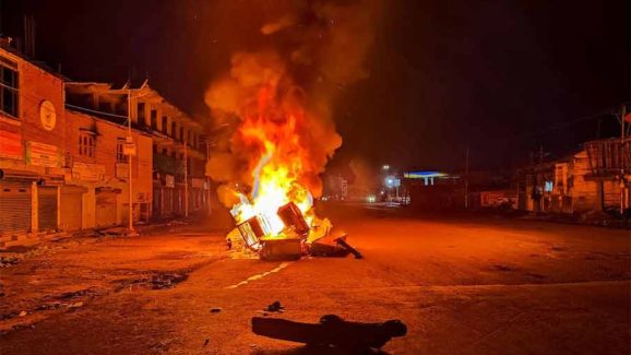 Manipur Violence: మ‌ణిపూర్ లో ఆగ‌ని హింస‌.. సీఎం, ముగ్గురు మంత్రుల ఇండ్ల‌పై దాడులు