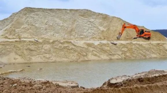 Free Sand Effect: ఫ్రీ ఎఫెక్ట్.. అక్ర‌మ ఇసుక కోసం వెళ్లి న‌లుగురు గ‌ల్లంతు.!