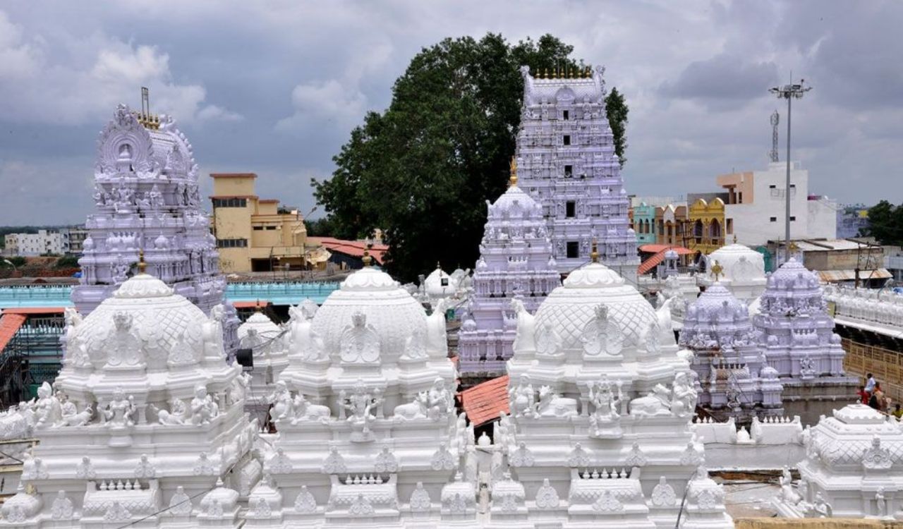 Vemulawada Temple: వేముల‌వాడ రాజ‌న్న ఆల‌య అభివృద్ధికి రూ.127 కోట్లు.. ఉత్తర్వులు జారీ చేసిన తెలంగాణ స‌ర్కార్