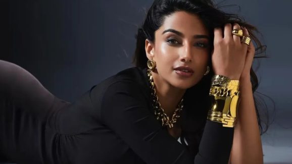 Meenakshi Choudhary: నా జీవితంలో ఫస్ట్ టైం కామెడీ రోల్ చేస్తున్నాను