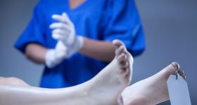 Theft in mortuary : శవాలను కూడా వదలరా? మార్చురీలోనూ.. ఇంత దారుణమా?