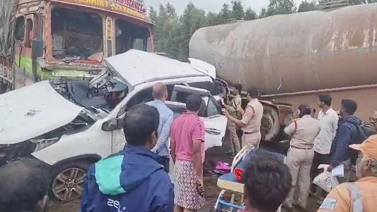 Road Accident: విజయనగరంలో ఘోర రోడ్డు ప్రమాదం, స్పాట్‌లో  నలుగురు మృతి