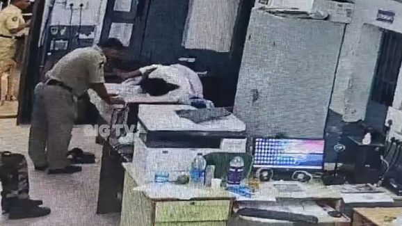 Borugadda Anil: మారని ఖాకీల తీరు.. బోరుగడ్డకు రాచ మర్యాదలు