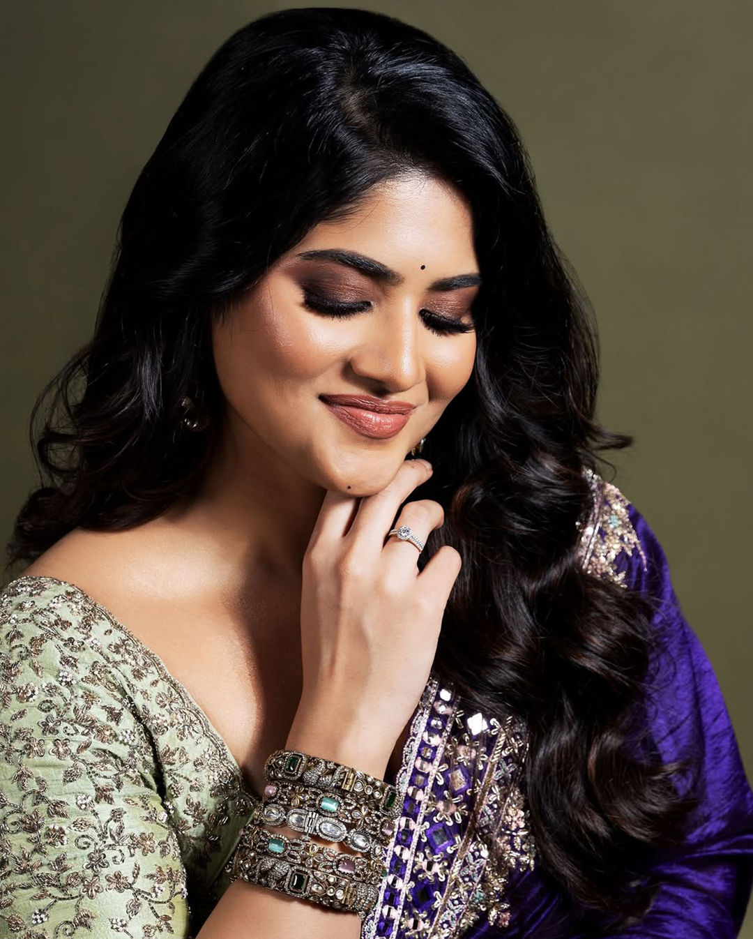 Megha Akash: చీరకట్టులో కుందనపు బొమ్మలా మెరిసిపోతున్న మేఘా ఆకాష్..