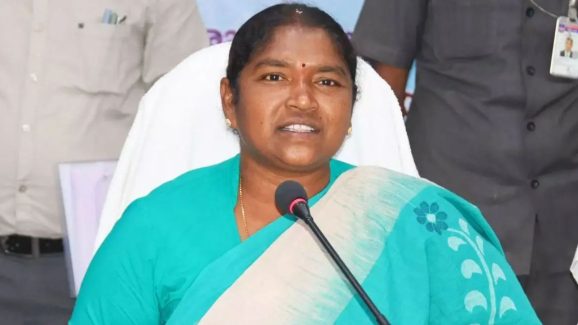 Seethakka: కాంట్రాక్ట్ ఉద్యోగులకు రేవంత్ సర్కార్ గుడ్ న్యూస్.. ప్రభుత్వ ఉద్యోగులతో సమానంగా!