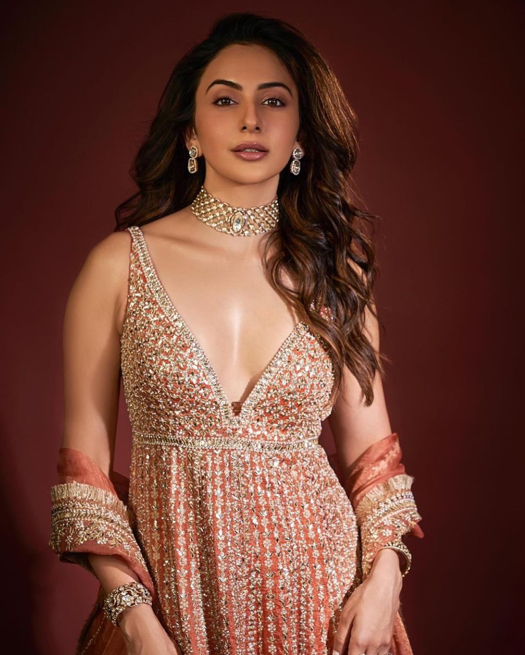 Rakul Preet Singh: డీప్ నెక్ డ్రెస్సులో రకుల్ సొగసులు.. గ్లామర్ డోస్ పెంచేసిందిగా!