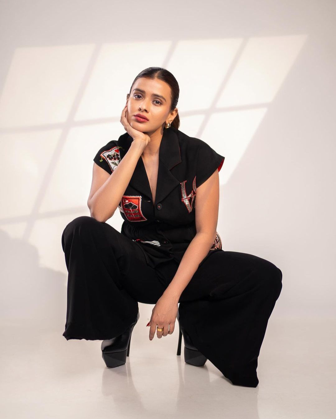 Hebah Patel: బ్లాక్ డ్రెస్సులో హెబ్బా పటేల్.. క్లాస్సీ అంటే ఇదేనేమో!
