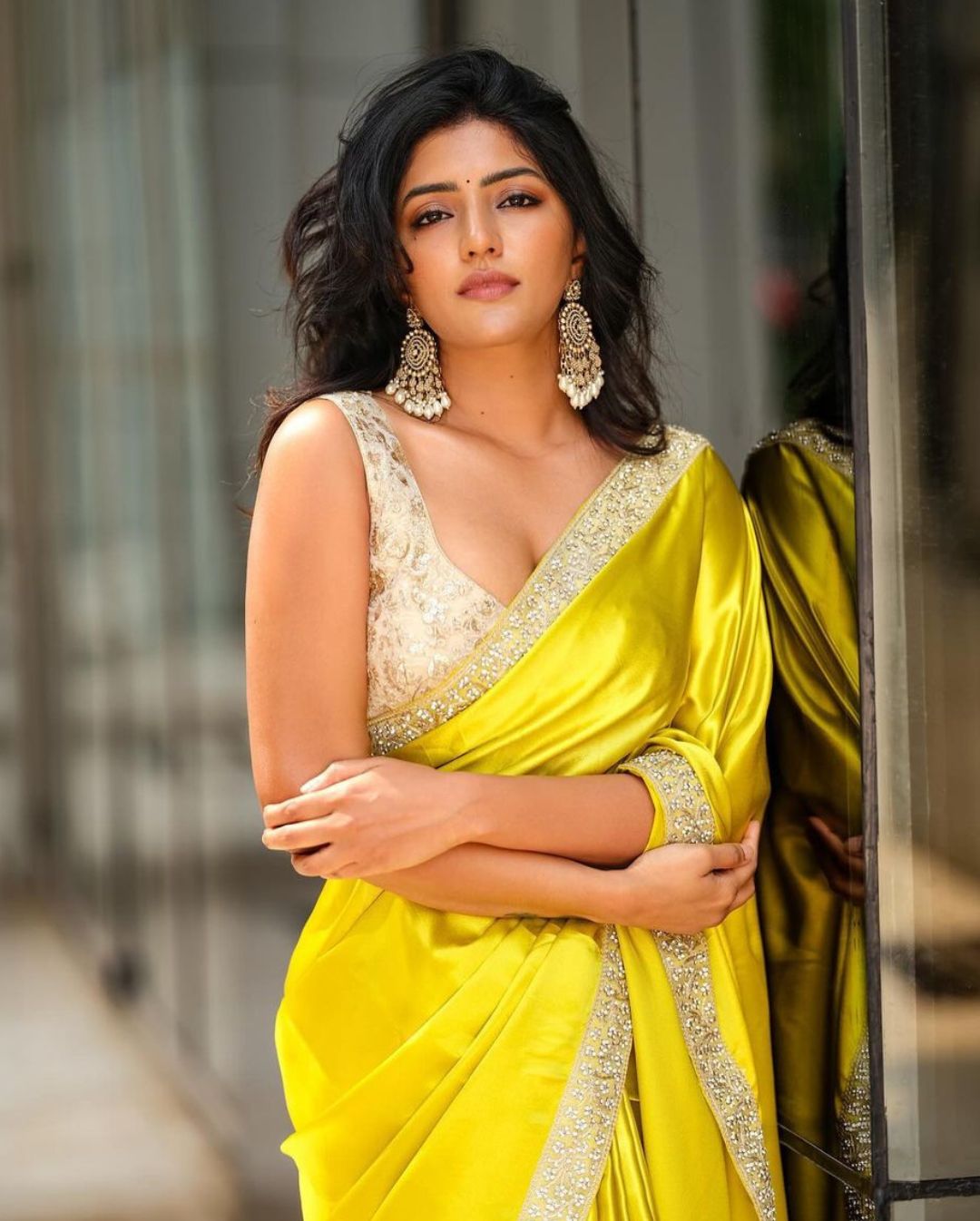 Eesha Rebba: చీరకట్టులో తెలుగింటి అందం.. చూడడానికి రెండు కళ్లు సరిపోవు!
