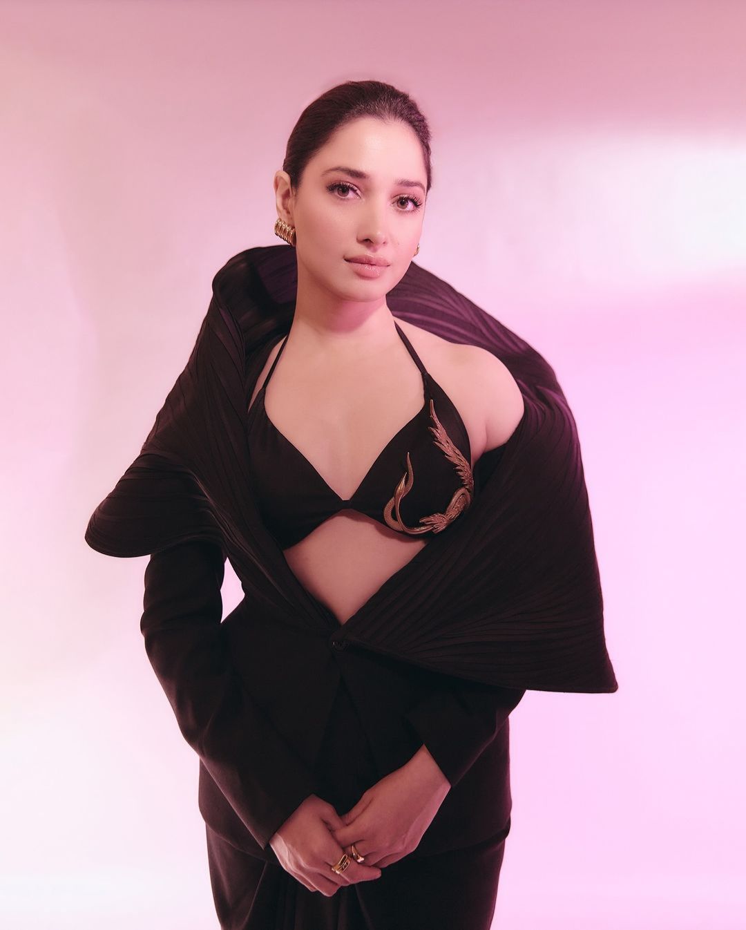 Tamannaah Bhatia: బ్లాక్ కలర్‌లో వావ్.. ఫోటోలతోనే మత్తెక్కిస్తున్న మిల్కీ బ్యూటీ!