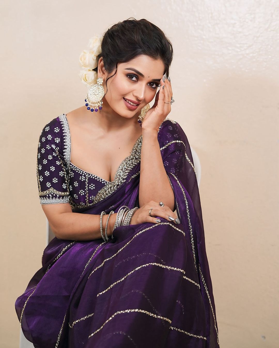 Priyanka Jain: పర్పుల్ శారీలో ప్రియాంక.. అబ్బబ్బా టెంపరేచర్ పెంచేస్తోందిగా!
