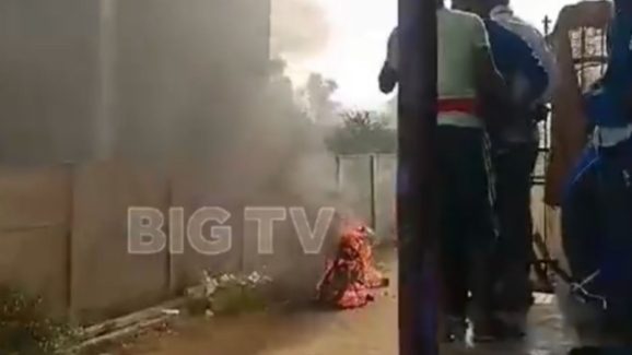 Man Burnt His Bike: ఫైనాన్స్ సంస్థ టార్చ‌ర్.. బైక్ త‌గ‌ల‌బెట్టిన యువ‌కుడు