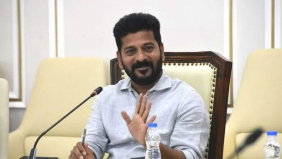 Cm Revanth Reddy: ఢిల్లీ ప‌ర్య‌ట‌నలో సీఎం రేవంత్.. నేడు కేంద్ర‌మంత్రుల‌తో స‌మావేశం.. ఈ అంశాల‌పై చ‌ర్చ‌