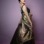 Anasuya: పట్టు చీరలో చందమామ.. ఏడు రంగుల్లో వెన్నెలమ్మ..