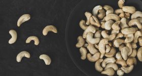 Cashew Side effects: జీడిపప్పులు ఇష్టమని ఎక్కువగా లాగిస్తున్నారా? జాగ్రత్త, ఈ సమస్యలన్నీ వచ్చి పడతాయి