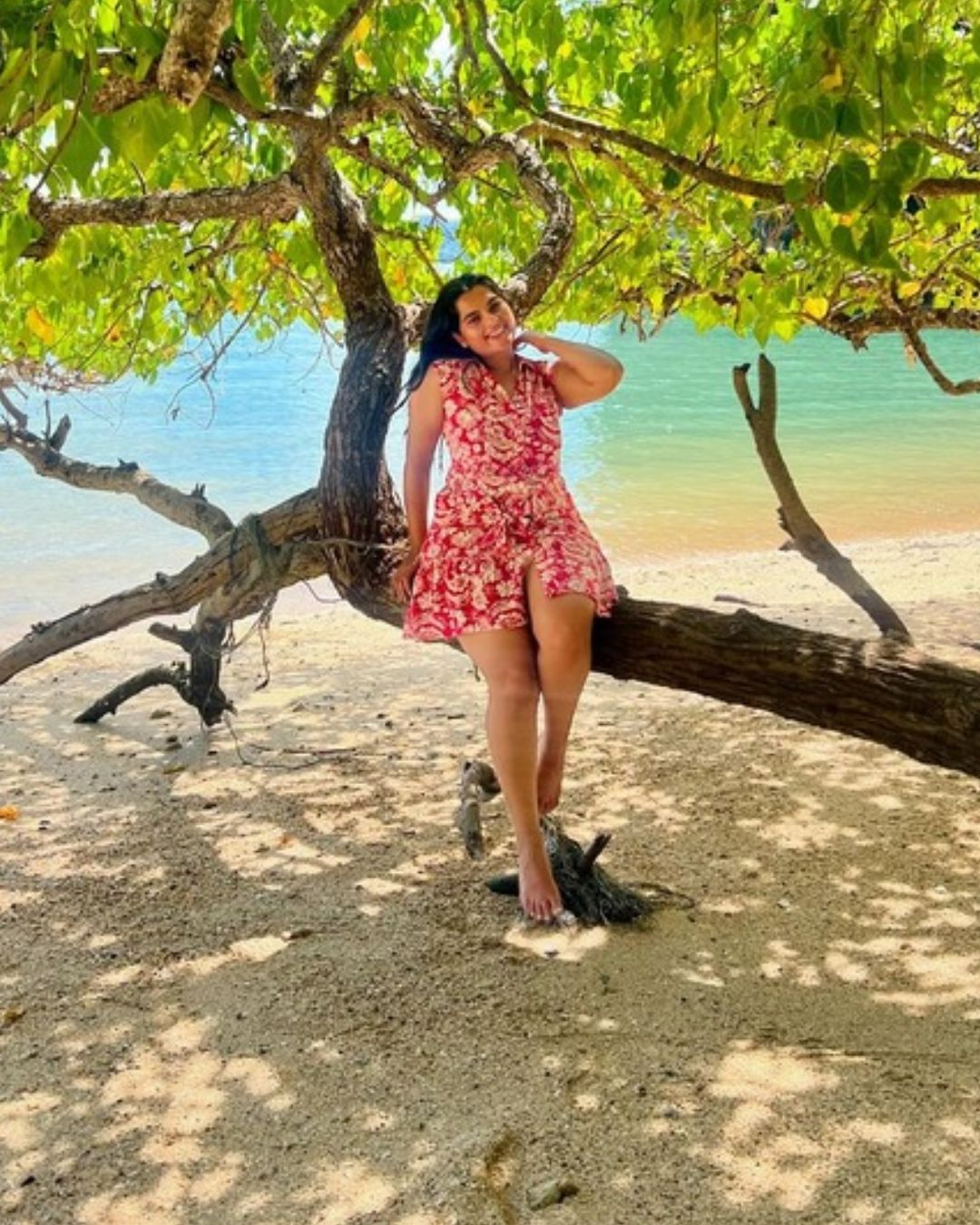 Kavya Kalyanram: వెకేషన్ ఎంజాయ్ చేస్తున్న బలగం బ్యూటీ.. బీచ్ ఒడ్డున అందాల రచ్చ