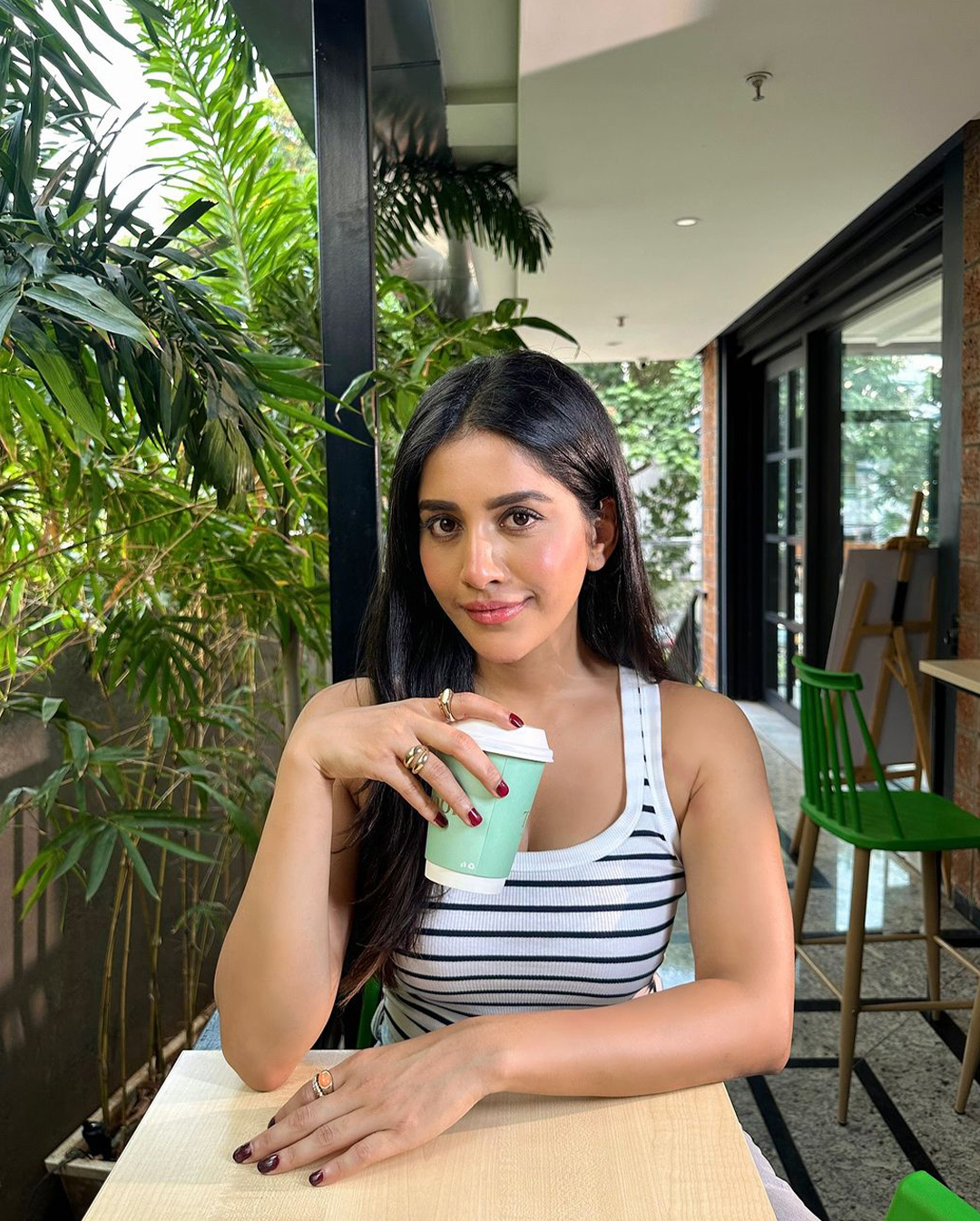 Nabha Natesh: కాఫీ తాగుతూ ఛిల్ అవుతున్న ఇస్మార్ట్ బ్యూటీ..