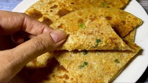 Gobi Paratha: టేస్టీగా కాలీఫ్లవర్ పరాటా ఇలా చేసేయండి, చికెన్ కర్రీతో తింటే రుచి అదిరిపోతుంది