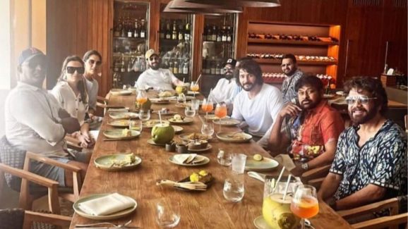 Pic Talk: మాల్దీవ్స్ లో చిరు, మహేష్, నాగ్, రామ్ చరణ్ పార్టీ.. ఇంటర్నెట్ ను షేక్ చేస్తున్న ఫోటో