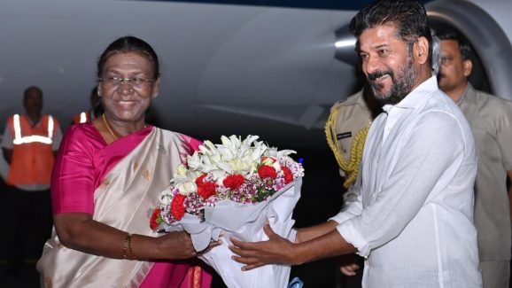 President Droupadi Murmu: హైదరాబాద్ కు చేరుకున్న రాష్ట్రపతి ద్రౌపది ముర్ము.. స్వాగతం పలికిన సీఎం రేవంత్ రెడ్డి, మంత్రులు
