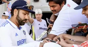 Rohit Sharma Fans: ఫ్యాన్స్ రిక్వెస్ట్... కోరిక తీర్చిన రోహిత్ శర్మ.. వీడియో వైరల్!