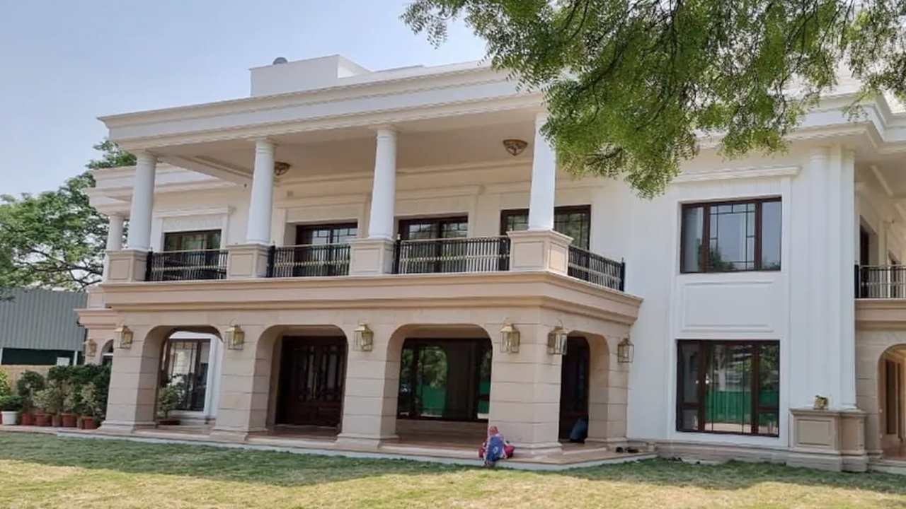 Arvind Kejriwal’s Sheesh Mahal: మాజీ సీఎం కేజ్రీవాల్ బంగ్లా.. బీజేపీ బయటపెట్టిన శీష్‌మహల్ వీడియో
