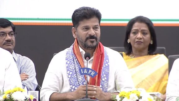 Indiramma Housing scheme: ఇందిరమ్మ ఇళ్ల  యాప్‌ ఆవిష్కరించిన సీఎం రేవంత్‌.. కేసీఆర్‌కు మరో ఆఫర్