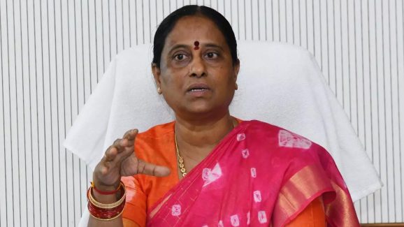 Konda Surekha on KTR: మంత్రి కొండా సురేఖ హాట్ కామెంట్స్.. ఎందుకు అధికారులను దేశం దాటించారు?