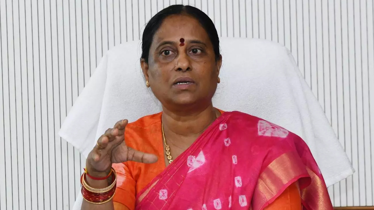 Konda Surekha on KTR: మంత్రి కొండా సురేఖ హాట్ కామెంట్స్.. ఎందుకు అధికారులను దేశం దాటించారు?