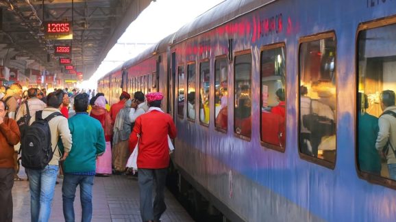 Indian Railways Train Fare: ప్రయాణికులపై మోత, రైల్వే ఛార్జీలు పెంచే యోచనలో కేంద్రం