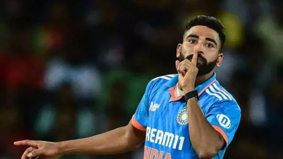 Mohammed Siraj: సిరాజ్ అరుదైన రికార్డు.. పవర్ ప్లే లో అసలు సిసలు మొనగాడు!