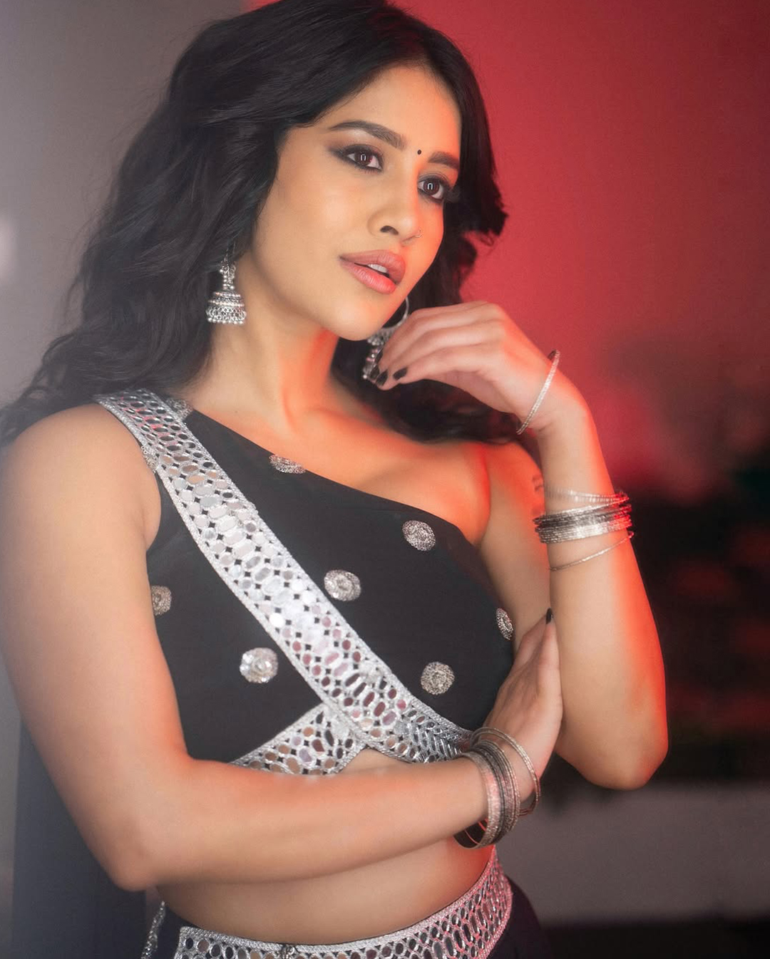 Nabha Natesh: బ్లాక్ శారీలో నభా నటేష్ గుబులు