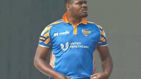 Oshane Thomas: ఎవర్రా వీడు.. ఒక్క బంతికే 15 పరుగులు..?