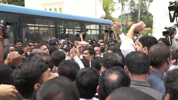 Telangana Winter Assembly session : అసెంబ్లీ గేటు వద్ద హై టెన్షన్, బీఆర్ఎస్ ఎమ్మెల్యేలు అరెస్ట్