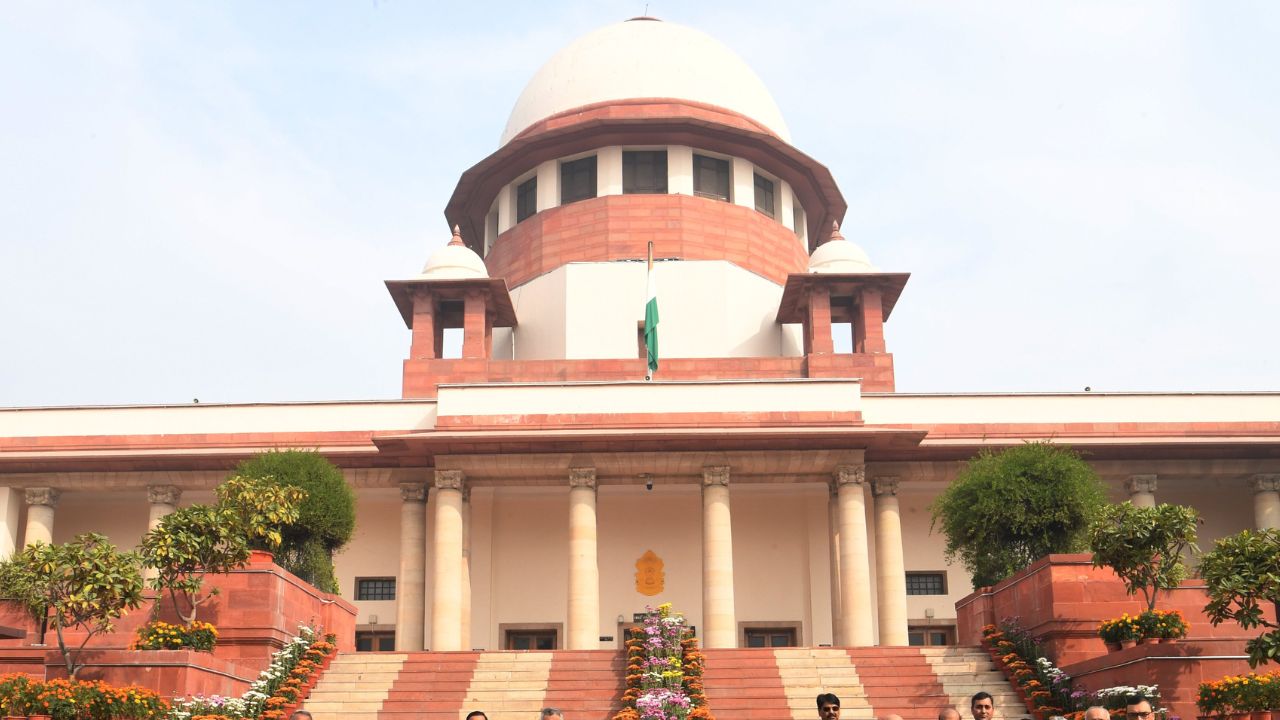 SC on Group 1 notification: సుప్రీంకోర్టులో తెలంగాణ ప్రభుత్వానికి ఊరట.. ఆ పిటీషన్ కొట్టివేసిన న్యాయస్థానం