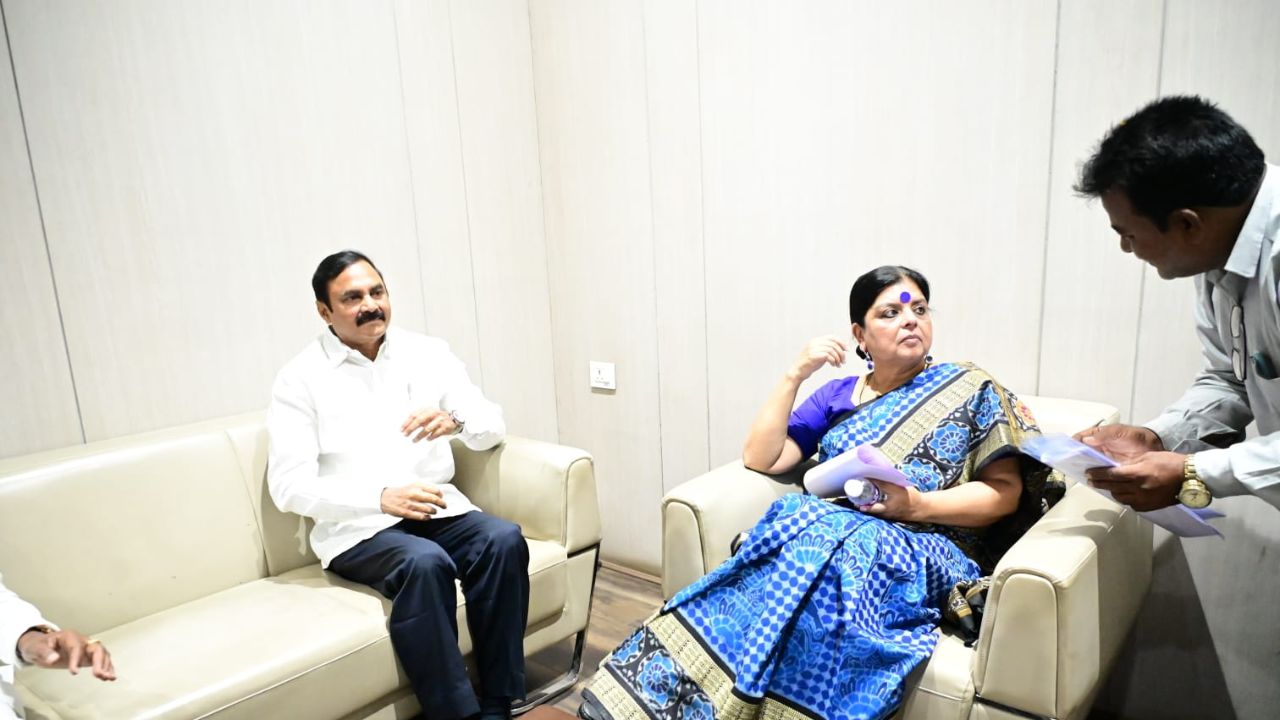 TPCC Chief Mahesh Goud: మున్షీని కలిసిన అల్లు అర్జున్ మామ.. అసలు విషయం చెప్పిన మహేష్ గౌడ్