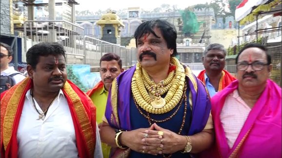 Hyd Gold Man In Tirumala: తిరుమల శ్రీవారిని దర్శించుకున్న హైదరాబాద్ గోల్డ్ మ్యాన్.. బంగారం చూసి అంతా షాక్
