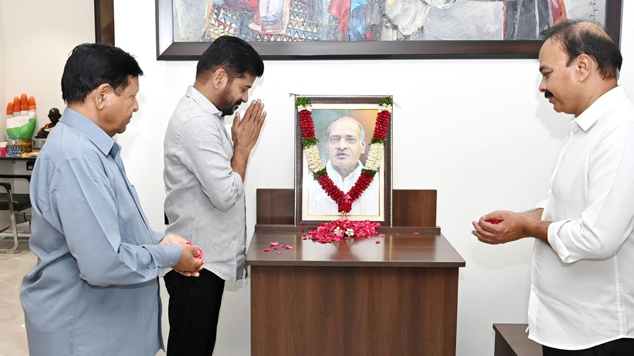 Tribute to PV Narasimha Rao: ఆయన సేవలు చిరస్మరణీయం.. పీవీ నరసింహా రావు సీఎం రేవంత్ ఘన నివాళి