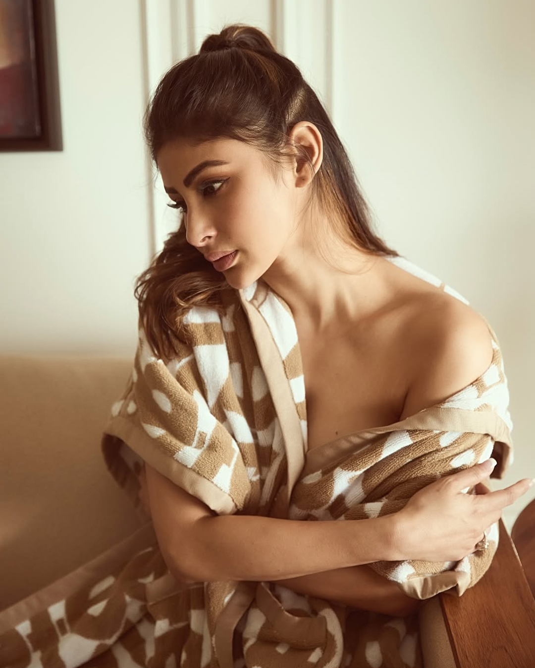 Mouni Roy: మౌనీ రాయ్ ఏంట్రా ఇలా రెచ్చిపోయింది..