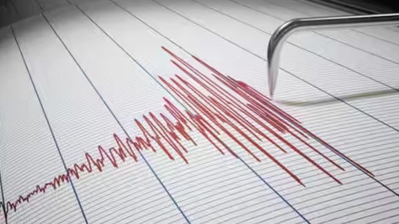 Earthquake in Telangana: తెలంగాణలో మరోసారి భూకంపం.. భయంతో పరుగులు