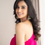 Meenakshi Chaudhary: పింక్ డ్రెస్‌లో మీనాక్షి.. కొత్త లుక్‌లో కవ్విస్తోందిగా!
