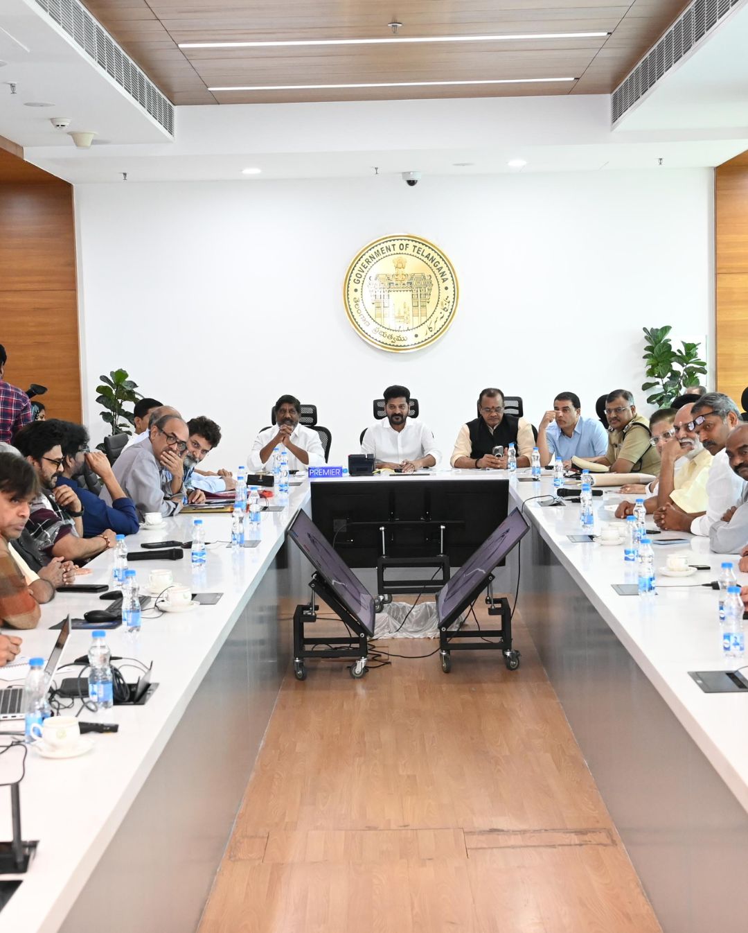 CM Revanth Reddy – Tollywood: రేవంత్ రెడ్డితో ముగిసిన సినీ ప్రముఖుల భేటీ.. ఇదిగో ఫోటోలు